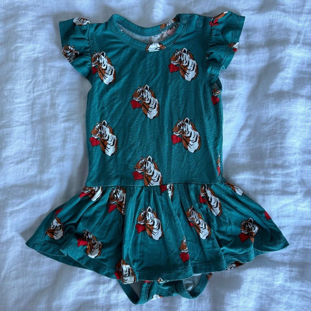Posh Peanut Bamboo Short Sleeve Bodysuit Twirl 
Size 6-12m